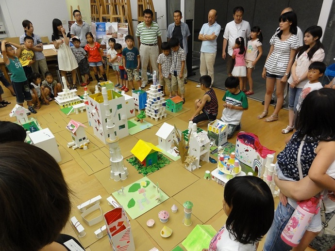 （1），（2）夏休み！親子建築・造形教室（3）まちのアート・建築発見とマップづくりワークショップ